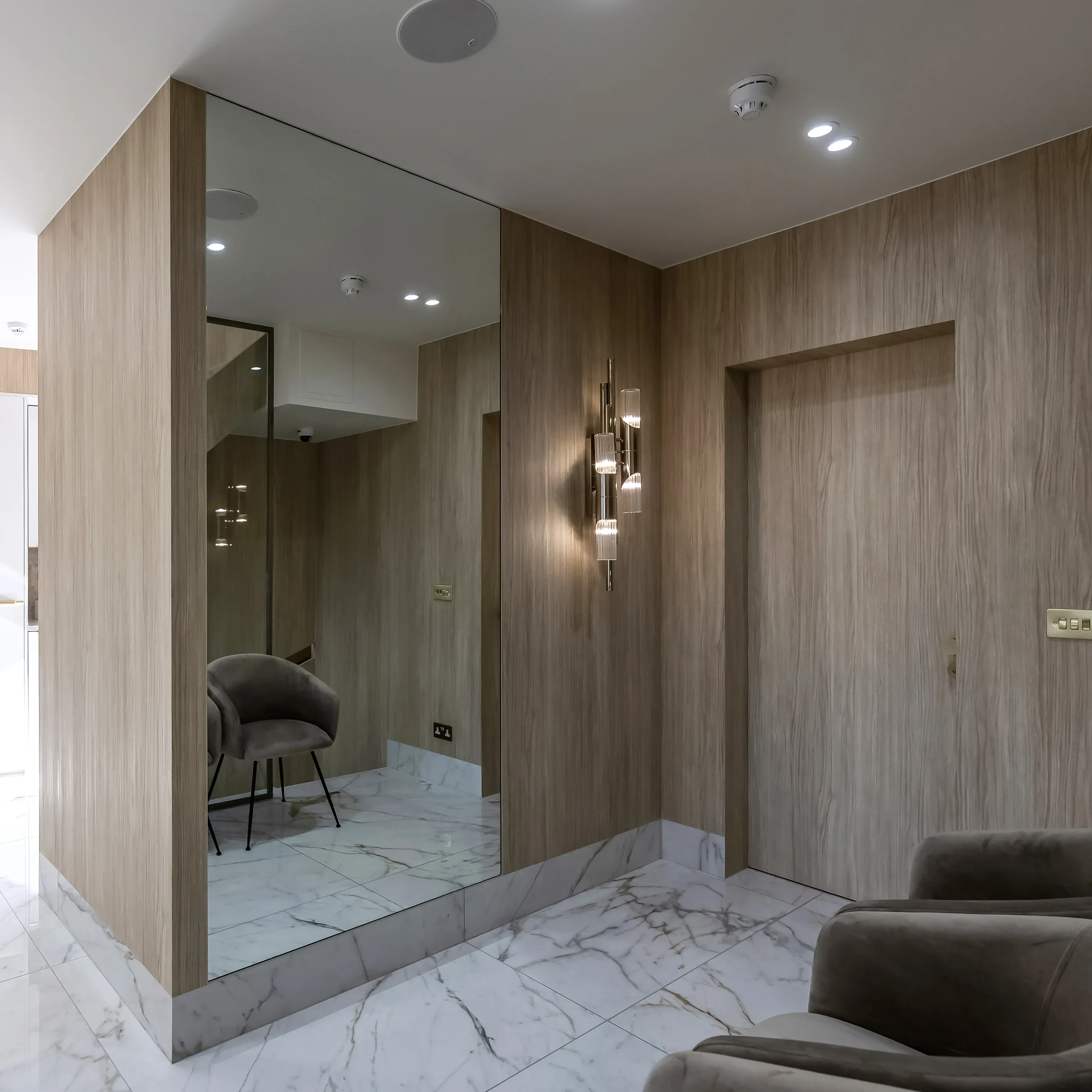 /storage/castro-lighting-byron-wall-light-luxury-brass-SCONCE