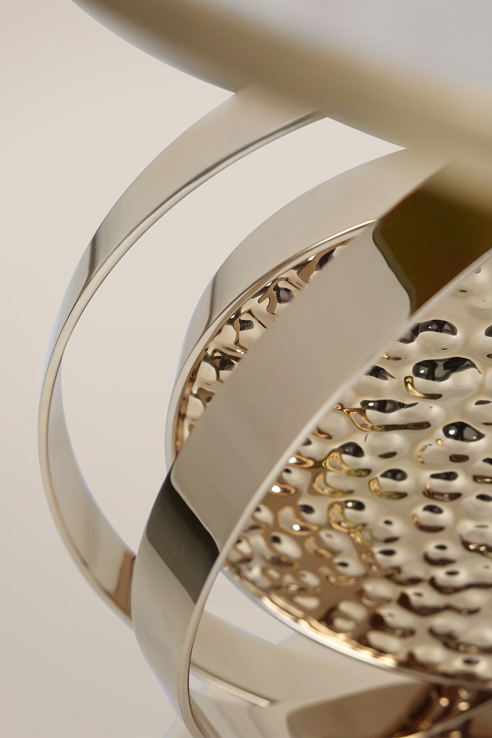 saturn-table-lamp-design-details-brass-goldplated-lighting-fixture