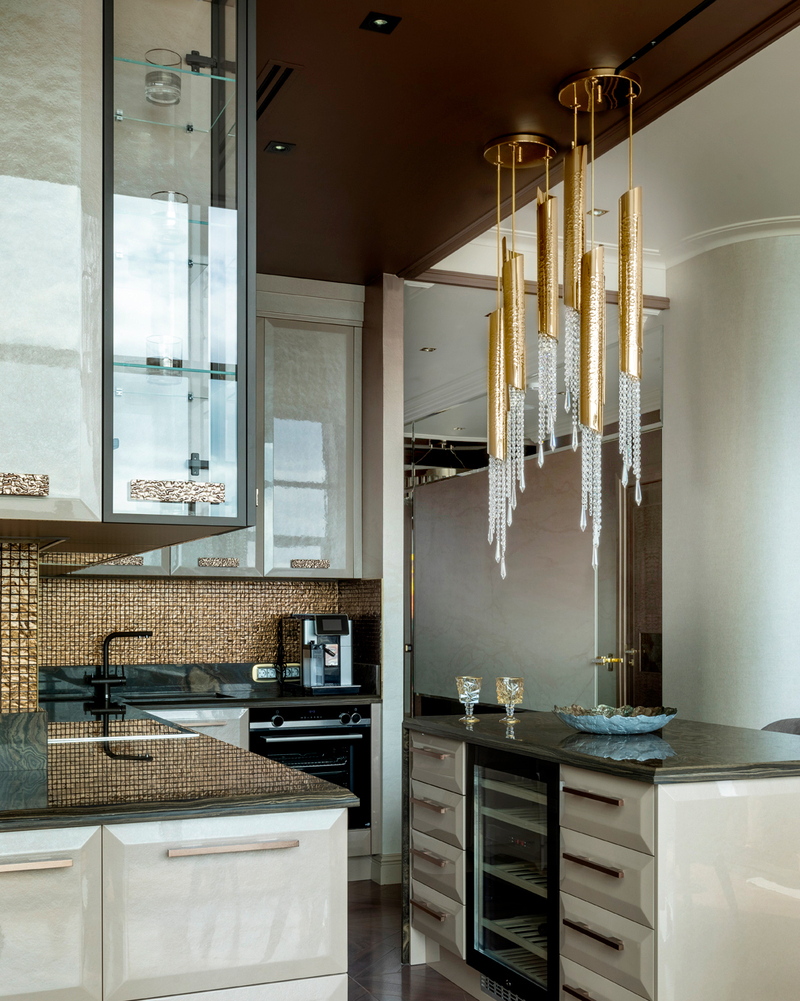 Elegant Avolto suspension light with hammered 24k gold-plated brass tubes and hand-assembled crystal accents