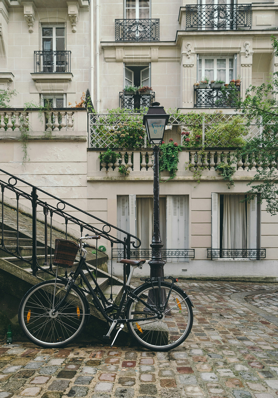 Paris ambiance, streets and houses , green 
