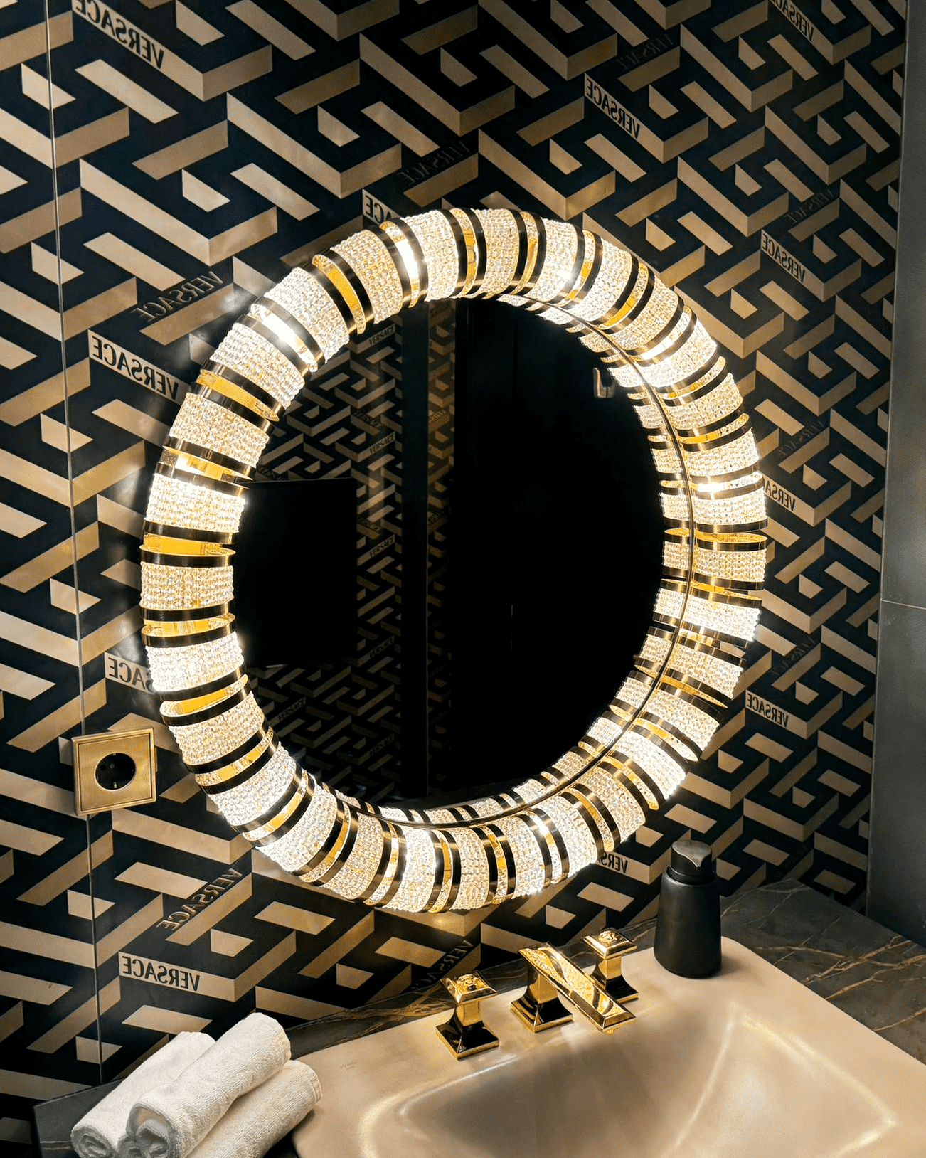 Whether it's center tables with sculptural forms, side tables with asymmetrical curves, or glamorous mirrors adorned with crystal accents, furniture will take on striking new forms that captivate the eye and evoke visual intrigue.