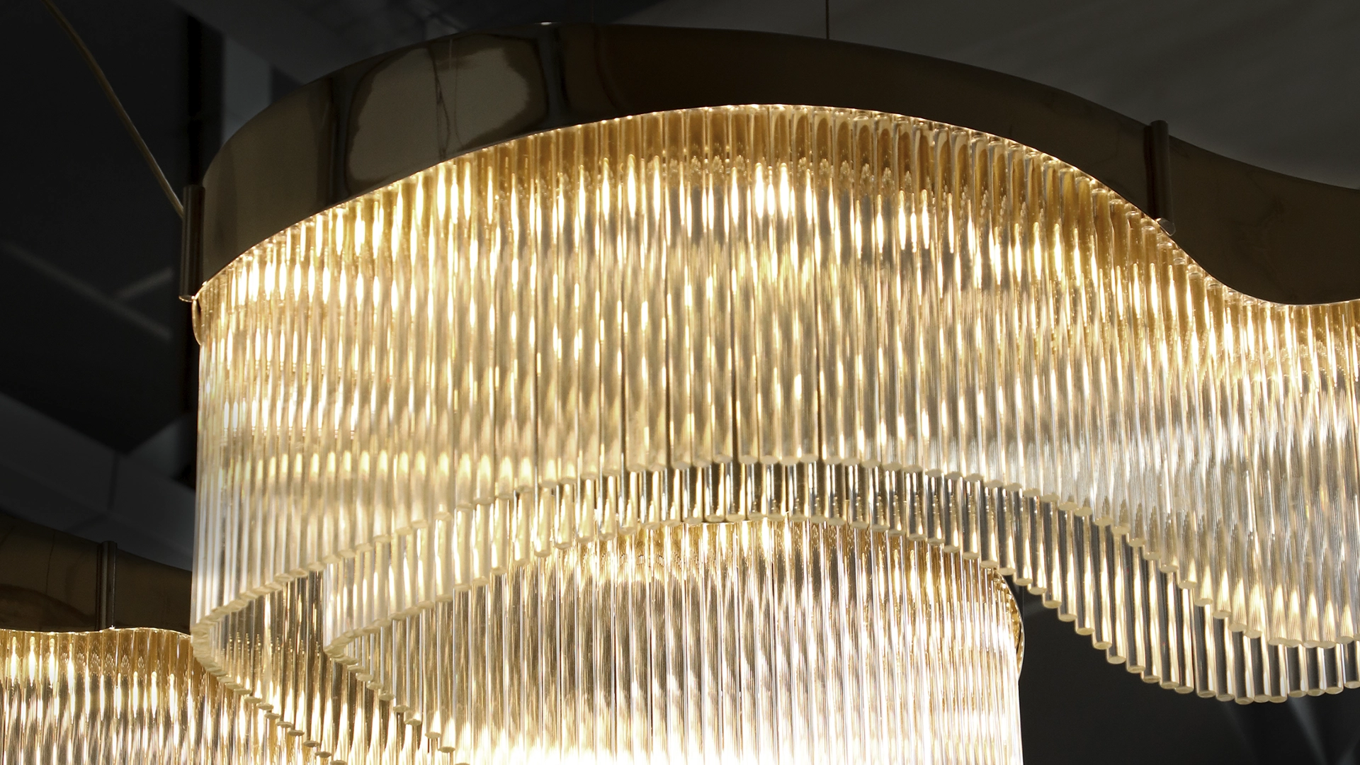 /storage/The Flow Suspension light fixture by Castro Lighting, made to a custom size, has dimensions of 2.7 meters in width, 1 meter in depth, and a height of 35 centimeters.