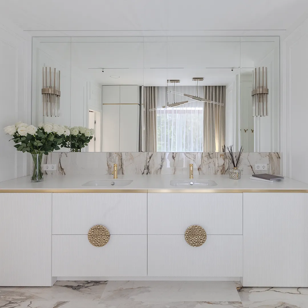 /storage/Luxury brass and crystal Halma Wall Light with geometric design, a versatile and sophisticated lighting piece that enhances modern interiors with elegance and refined charm.