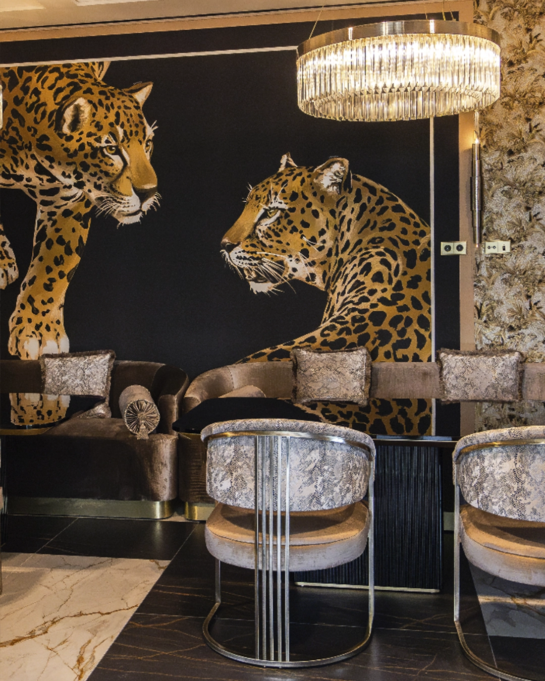 /storage/Harp Chair in Authentic Restaurant Algarve