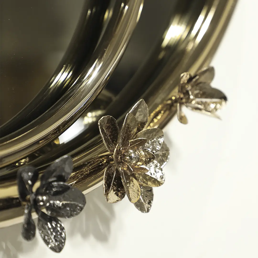 /storage/Luxury brass Botticelli Mirror with gold-plated brass frame inspired by Renaissance elegance.
