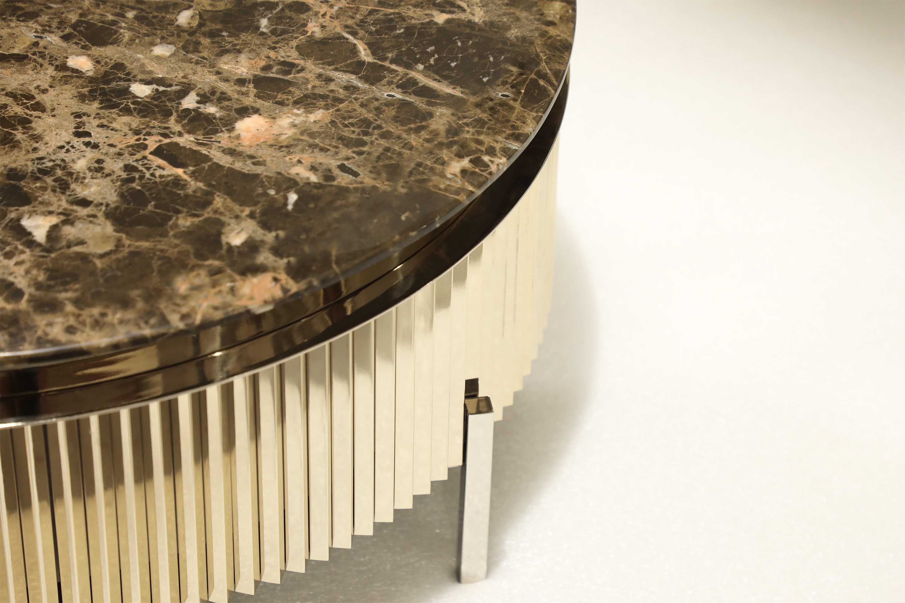 /storage/Luxury center table with polished brass, clear glass, and black lacquered wood, inspired by the elegance of the Tiffany diamond.