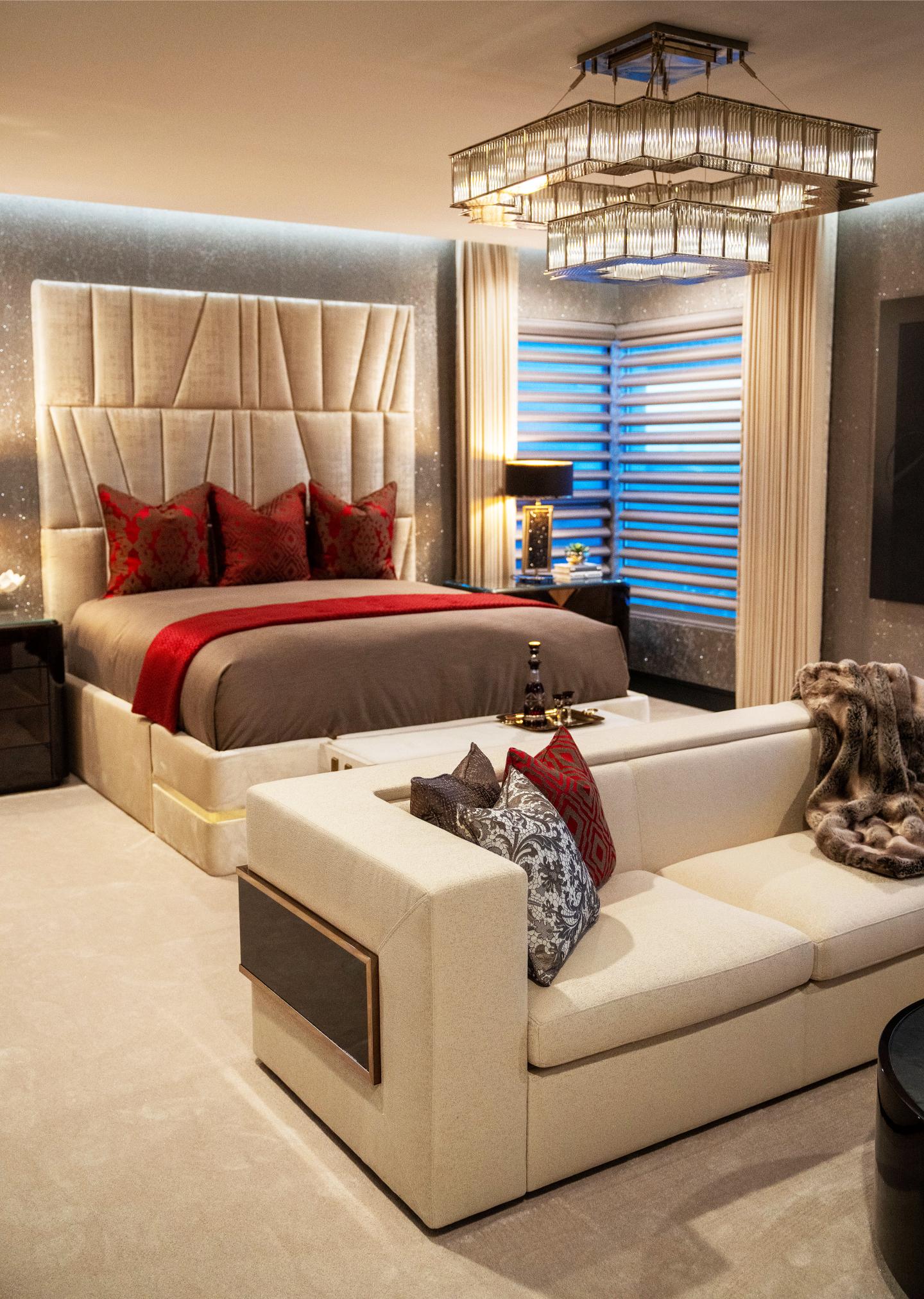 Cosmopolitan suspension bespoke, new geometric customized shape, gold-plated brass, modern chandelier