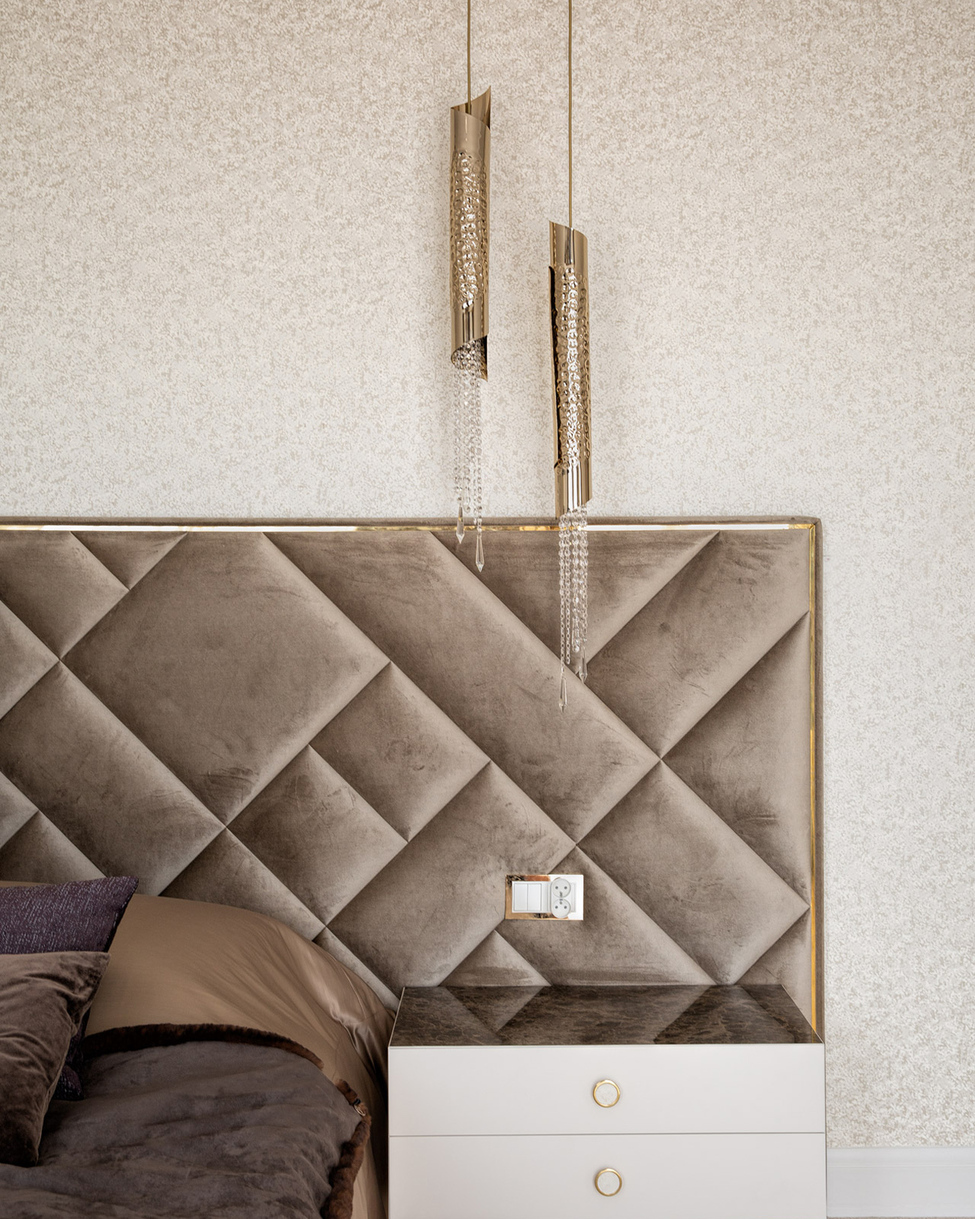 Elegant Avolto pendant light with hammered 24k gold-plated brass tubes and hand-assembled crystal accents